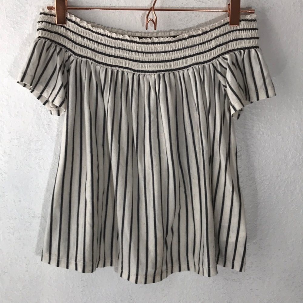 Off shoulder crop top‎